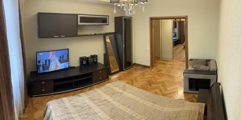 Большие апартаменты с 3 комнатами  - 2 спальни + кухня(5) ( Сочи, ул.Кубанская, 7) 