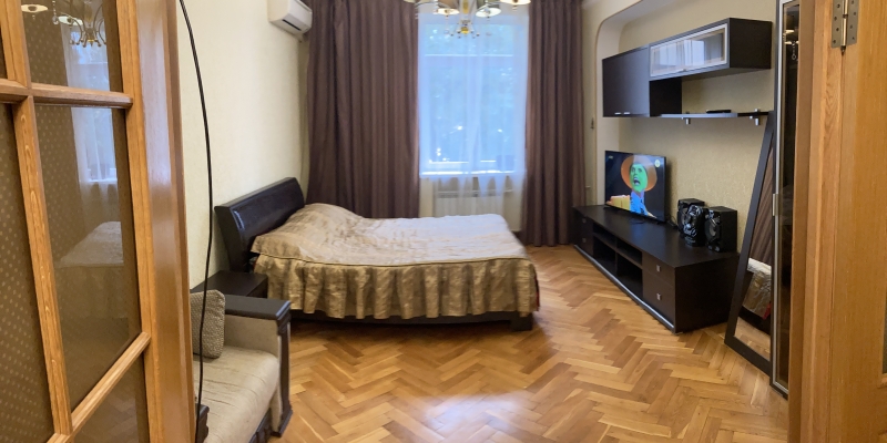 Большие апартаменты с 3 комнатами  - 2 спальни + кухня ( Сочи, ул.Кубанская, 7) 