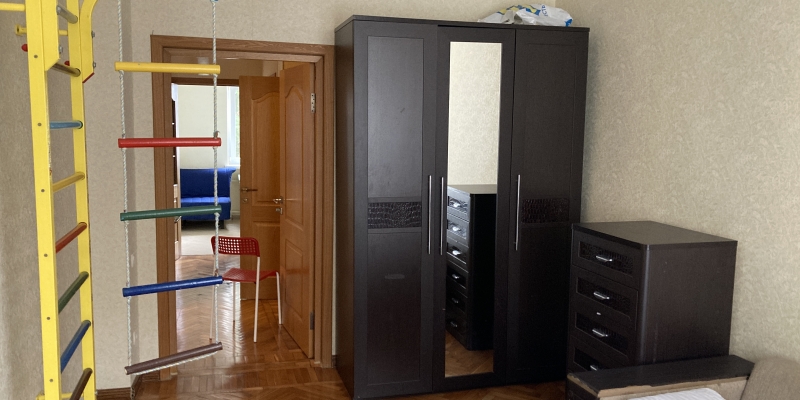 Большие апартаменты с 3 комнатами  - 2 спальни + кухня ( Сочи, ул.Кубанская, 7) 